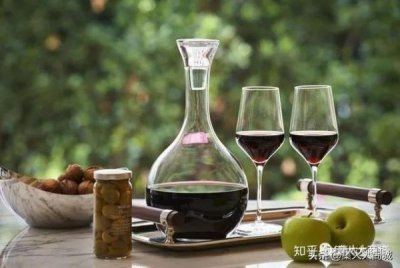 ​苦中带酸葡萄酒的句子，苦中带酸葡萄酒是什么酒