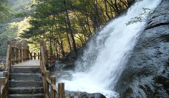 南武当山中国著名道教文化圣地、武当南宗发源地、武当武术基地！