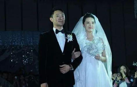 他是孙俪初恋，被李晨、贾乃亮抱团羞辱，老婆卷款千万骗婚，如今“变性”成了她···