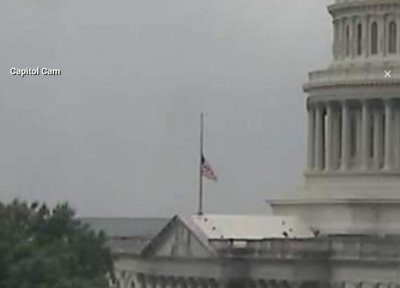 ​美国国会大厦降半旗引发离谱猜想，真相来了
