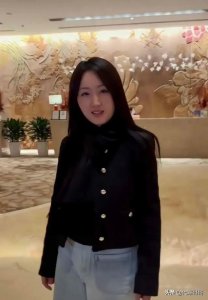 ​52岁杨钰莹近照曝光，曾与赖文峰相恋，如今美如少女却还孤身一人